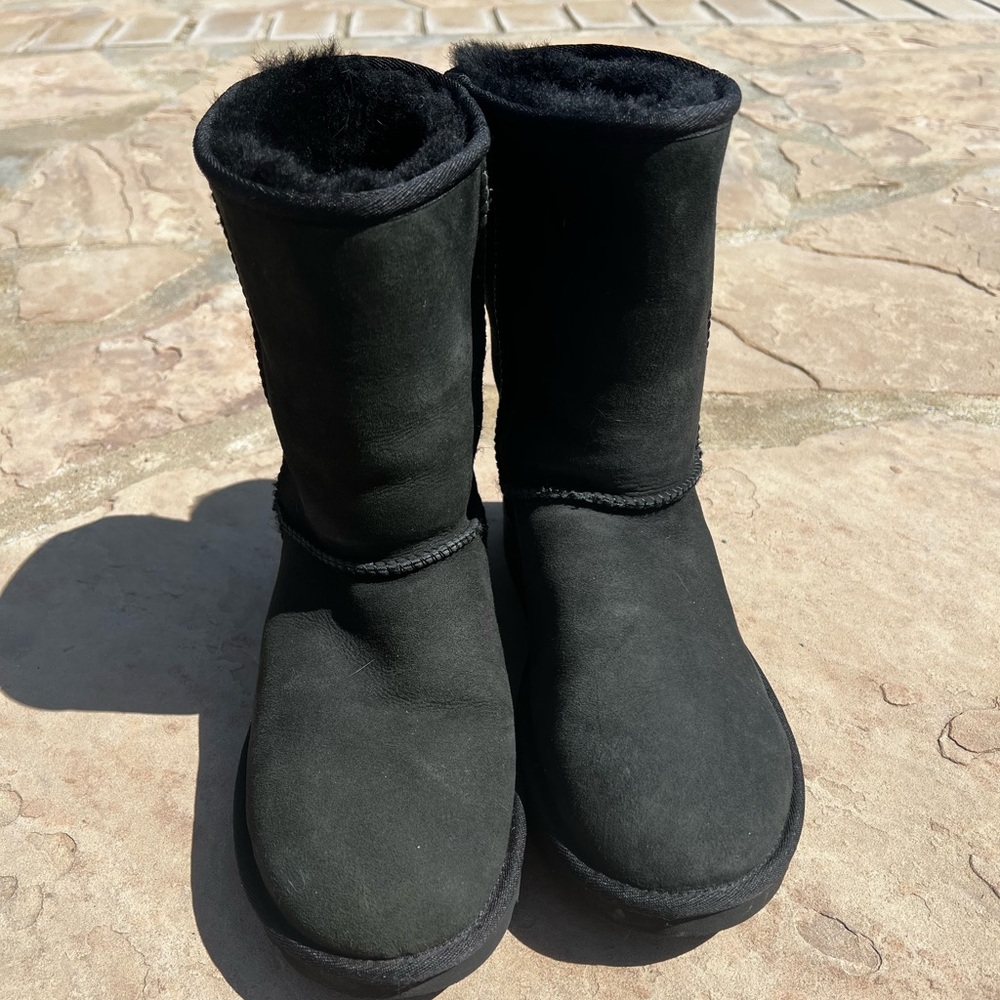 UGG Classic Short II Boot for Women, Size 10 - Black